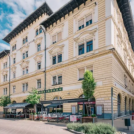 Oasis - Market Hall I Budapest